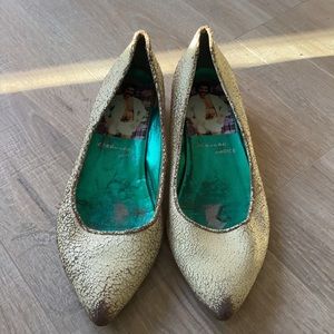 Irregular Choice tiny heel flats. Cracked cream.